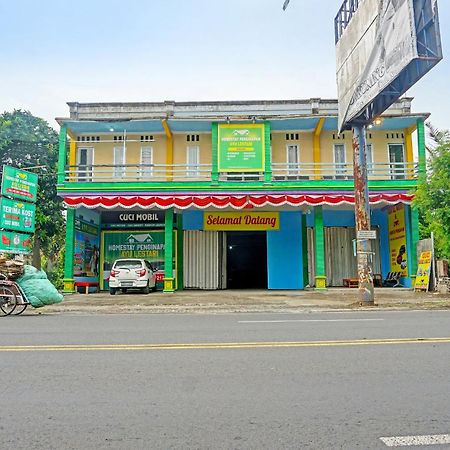 Oyo 91825 Ayu Lestari Homestay Nganjuk Exteriör bild