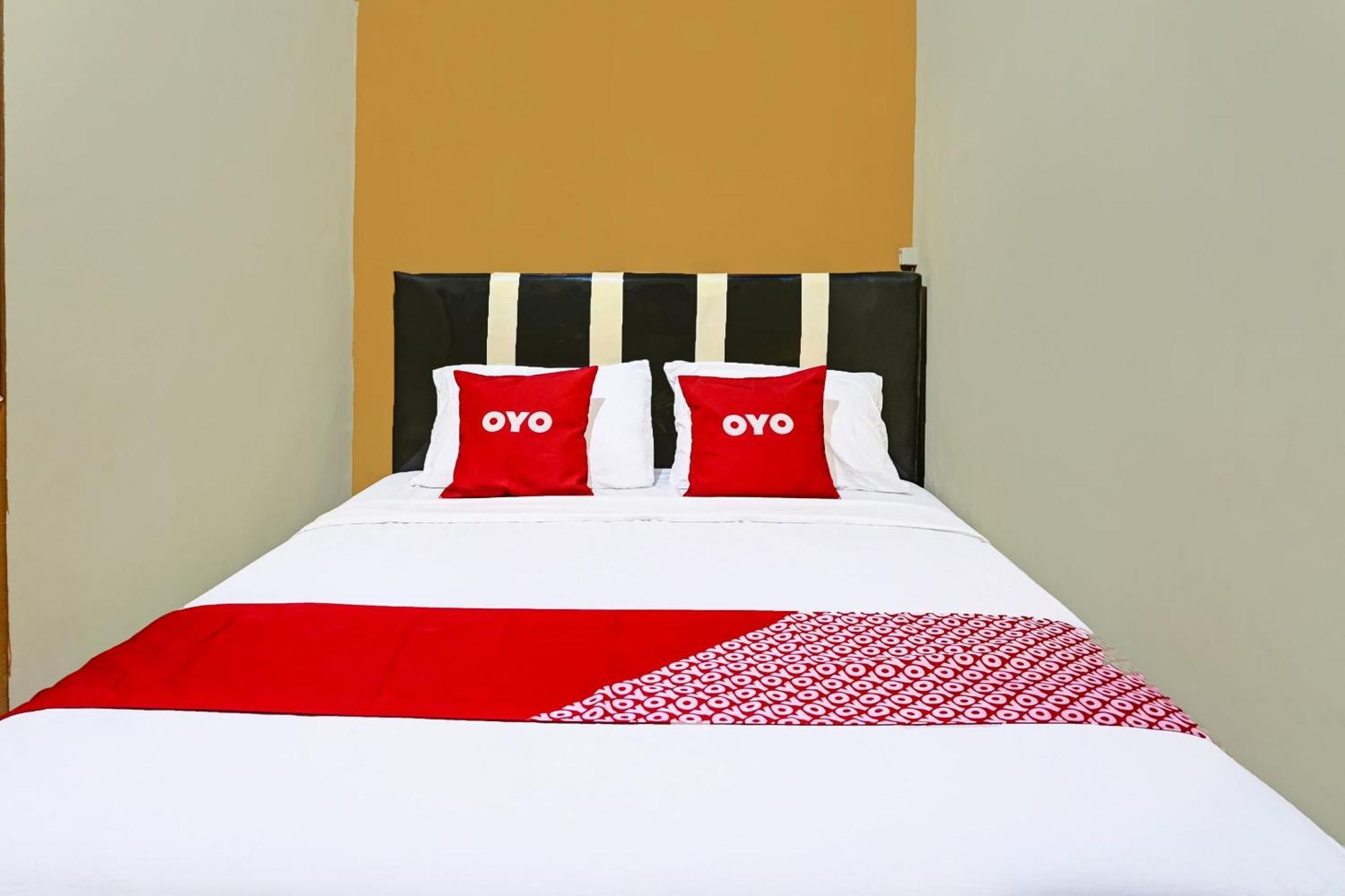 Oyo 91825 Ayu Lestari Homestay Nganjuk Exteriör bild