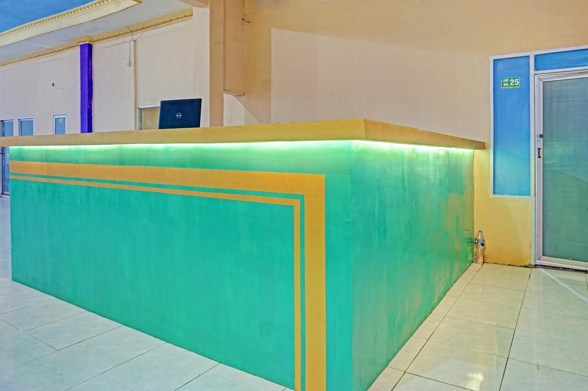 Oyo 91825 Ayu Lestari Homestay Nganjuk Exteriör bild