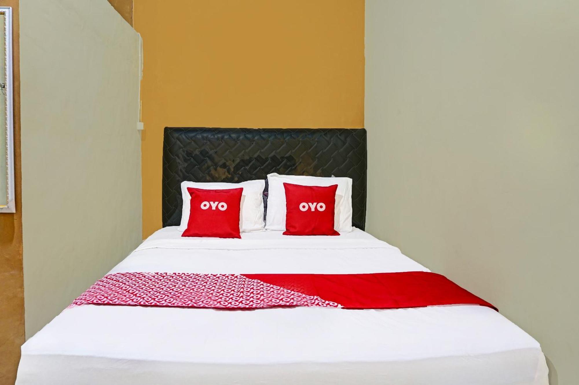Oyo 91825 Ayu Lestari Homestay Nganjuk Exteriör bild