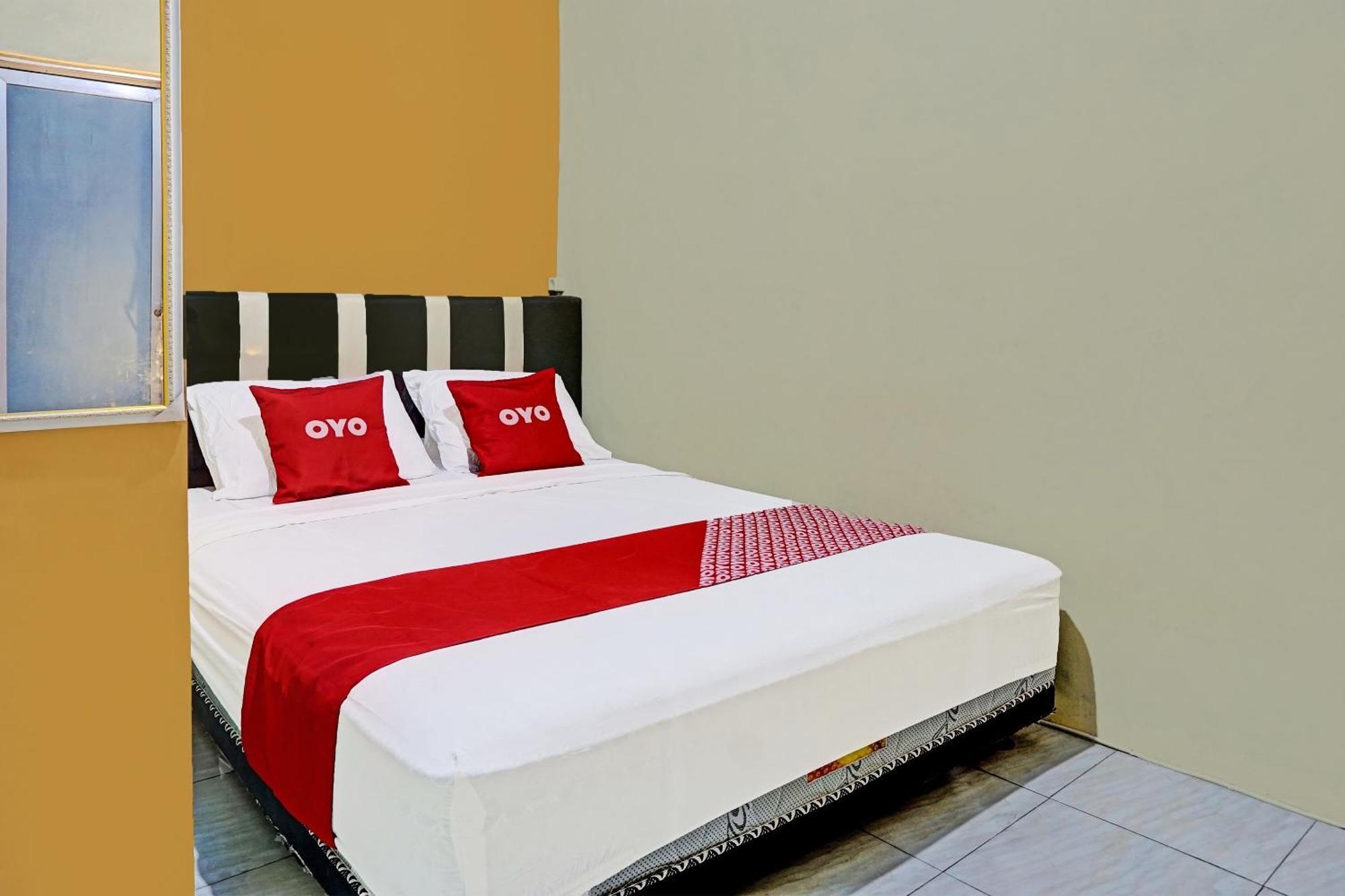 Oyo 91825 Ayu Lestari Homestay Nganjuk Exteriör bild