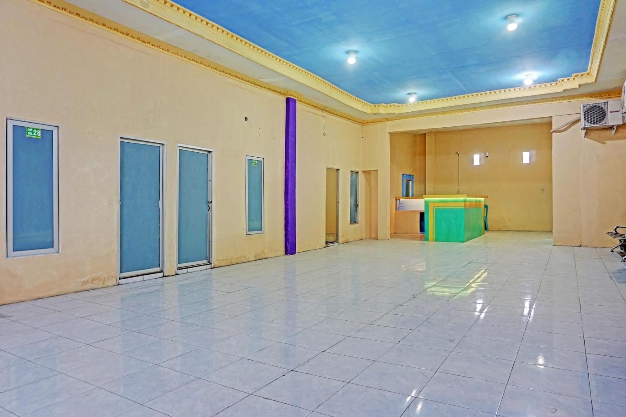 Oyo 91825 Ayu Lestari Homestay Nganjuk Exteriör bild