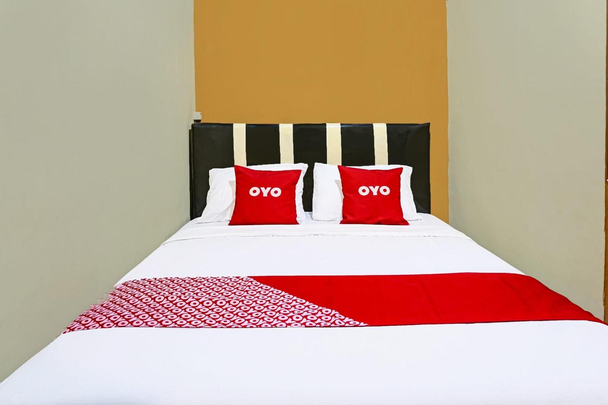 Oyo 91825 Ayu Lestari Homestay Nganjuk Exteriör bild