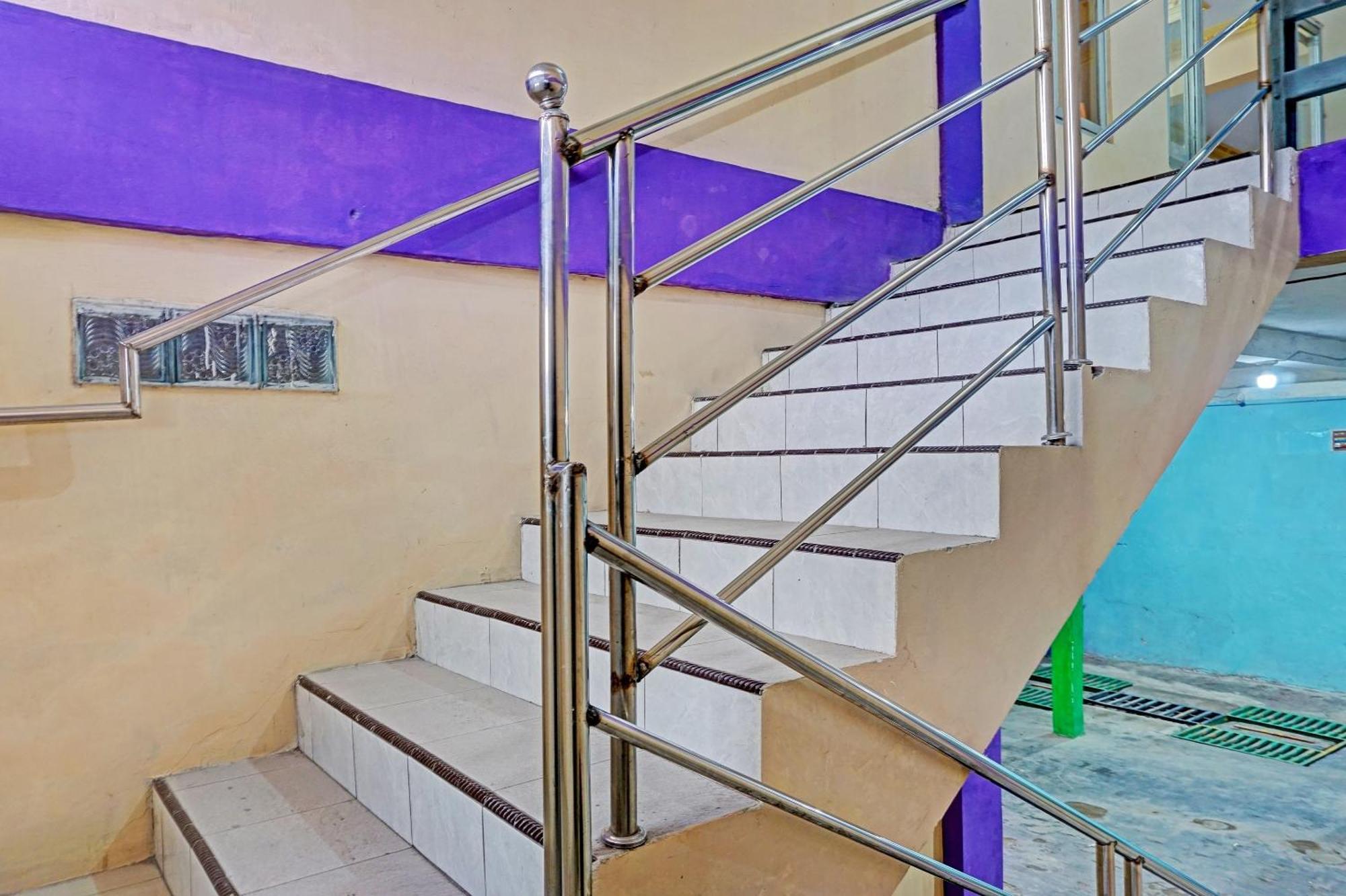 Oyo 91825 Ayu Lestari Homestay Nganjuk Exteriör bild
