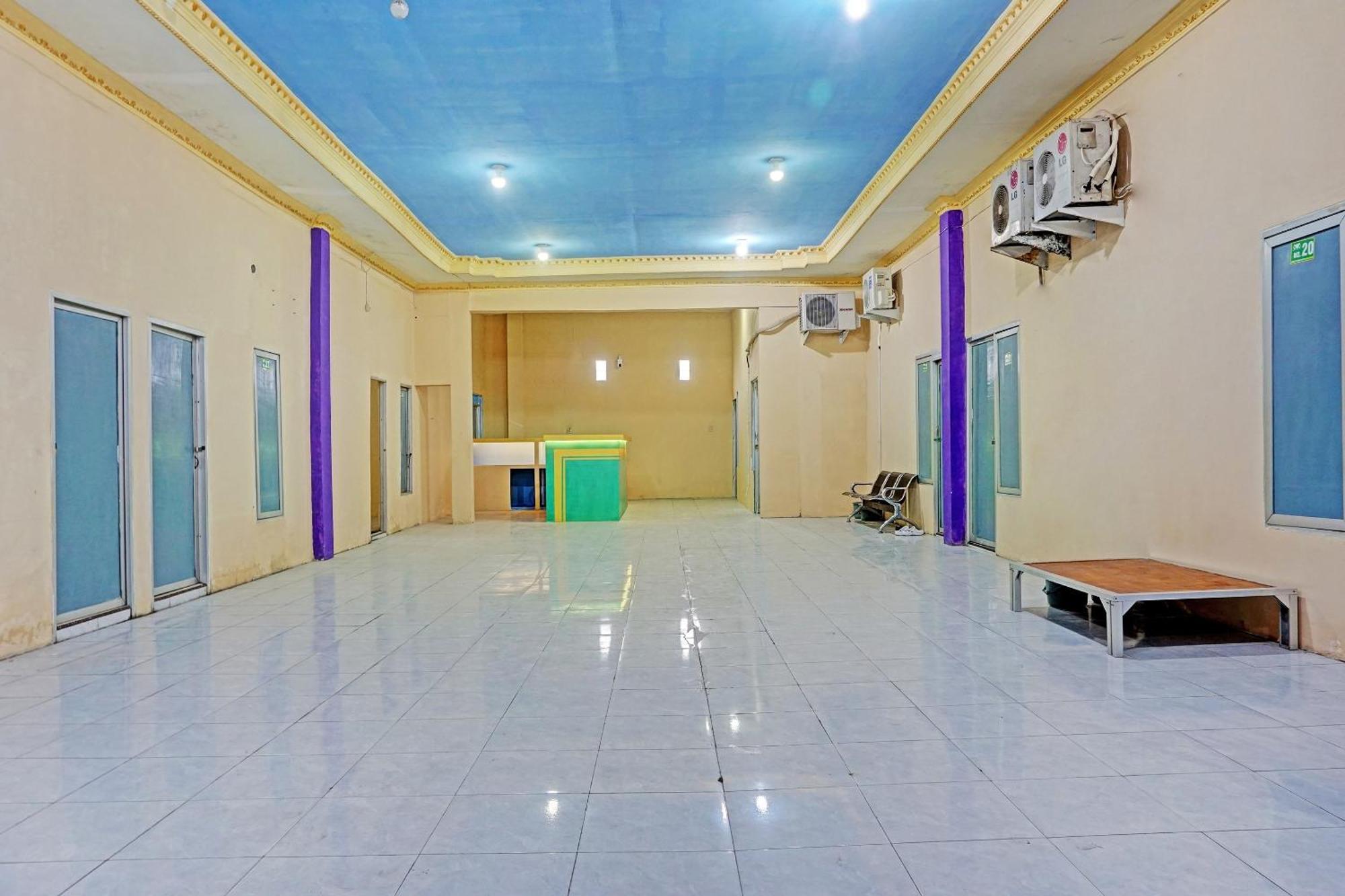 Oyo 91825 Ayu Lestari Homestay Nganjuk Exteriör bild