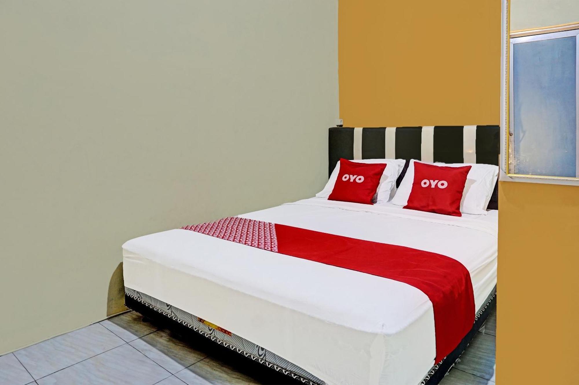 Oyo 91825 Ayu Lestari Homestay Nganjuk Exteriör bild
